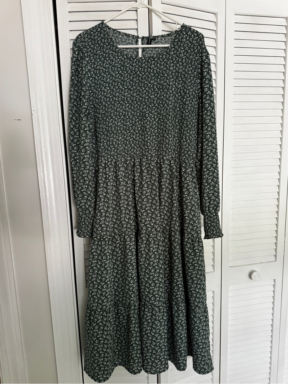 Women's Green Floral Long Sleeve Tiered Midi Dress